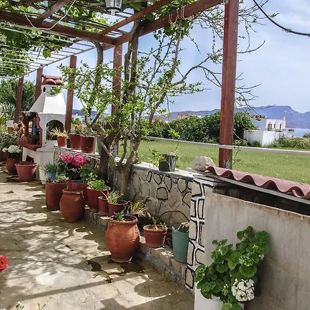 מלון דירות Christina 4*