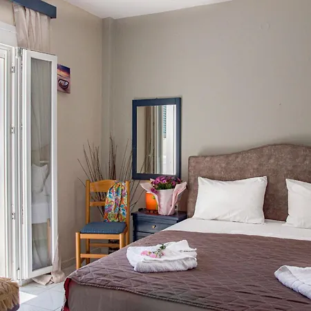 Christina מלון דירות 4*