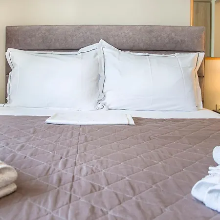 Christina מלון דירות