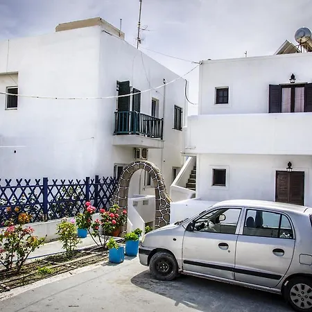 Christina Apartahotel