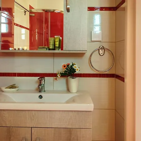 Christina 4* אדאמאס