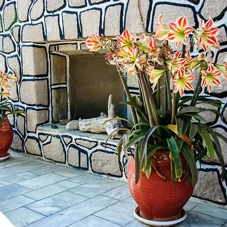 Christina Apartahotel