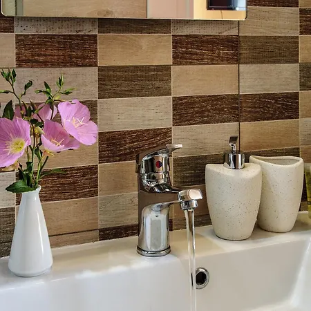 Christina 4* אדאמאס