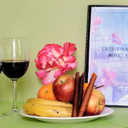 Christina מלון דירות 4*