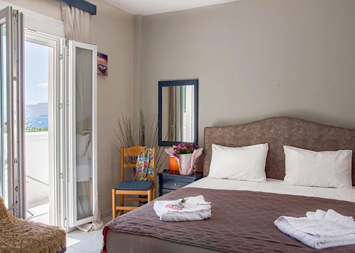 Christina מלון דירות 4*