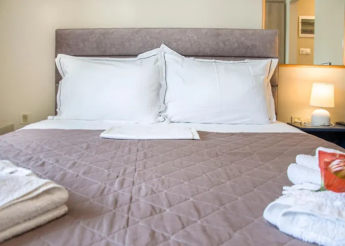 Christina מלון דירות