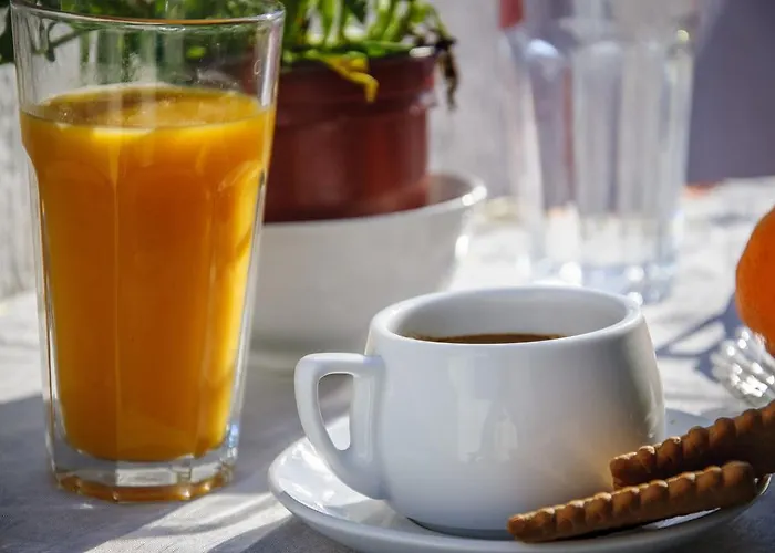 מלון דירות Christina 4*