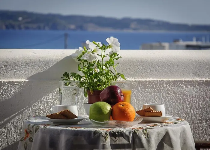 Christina מלון דירות 4*