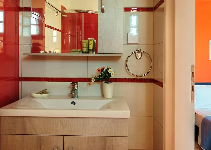 Christina 4* אדאמאס