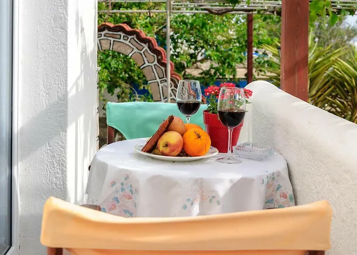 Christina מלון דירות אדאמאס