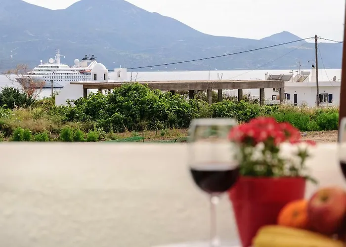 Christina מלון דירות 4*