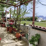 Ξενοδοχείο με διαμερίσματα Christina 3*