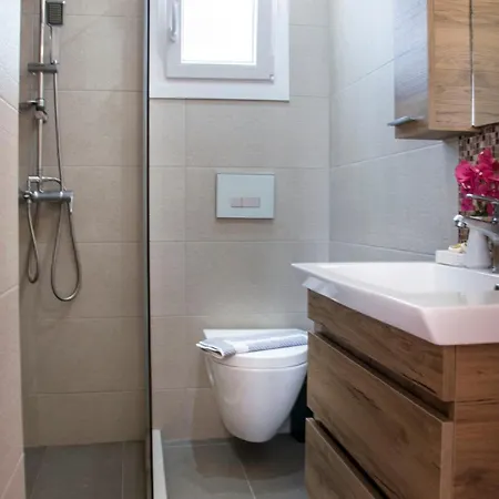 Christina 4* アダマス