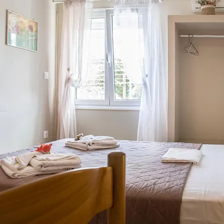 Christina Apartmanhotel 3*