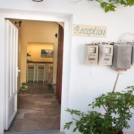 Aparthotel Christina Adamantas (Milos)