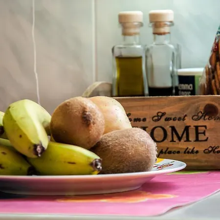 Christina アパートホテル アダマス