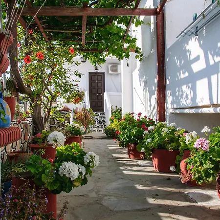 アパートホテル Christina アダマス